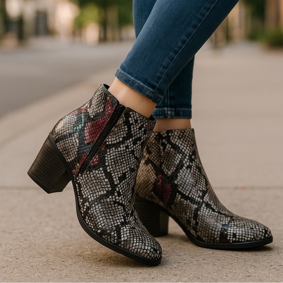 Sugar Tula Western Snake Print Boots Size 7.5 Medium - Picture 1 of 11